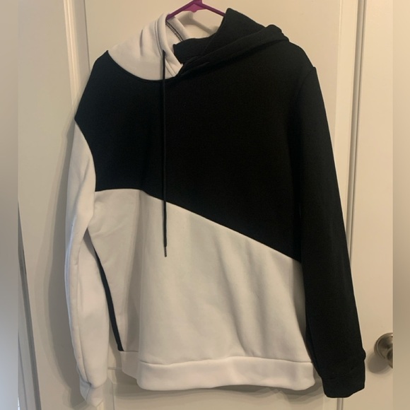 Other - Medium Black & White Hoodie, NWOT. P2P 22